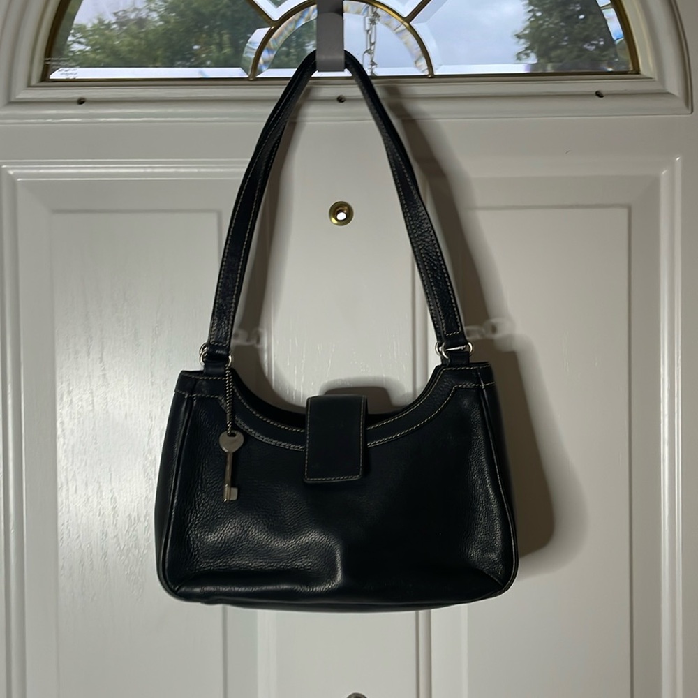 Fossil genuine leather black 4 compartment purse, gently used